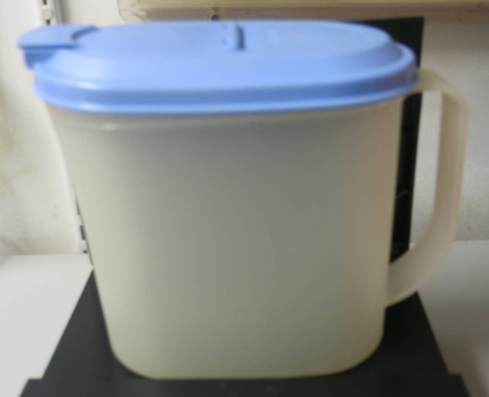 VINTAGE TUPPERWARE Drink Pitcher 1 Quart Clear with Blue Lid 2189 Juice Kitchen